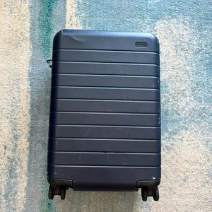 Away Suitcase - Larger Carry-on